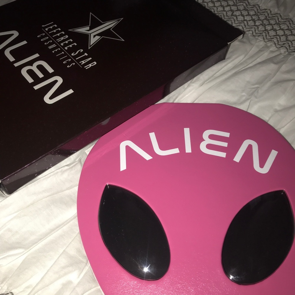 Brand New Jeffree Star Alien Palette